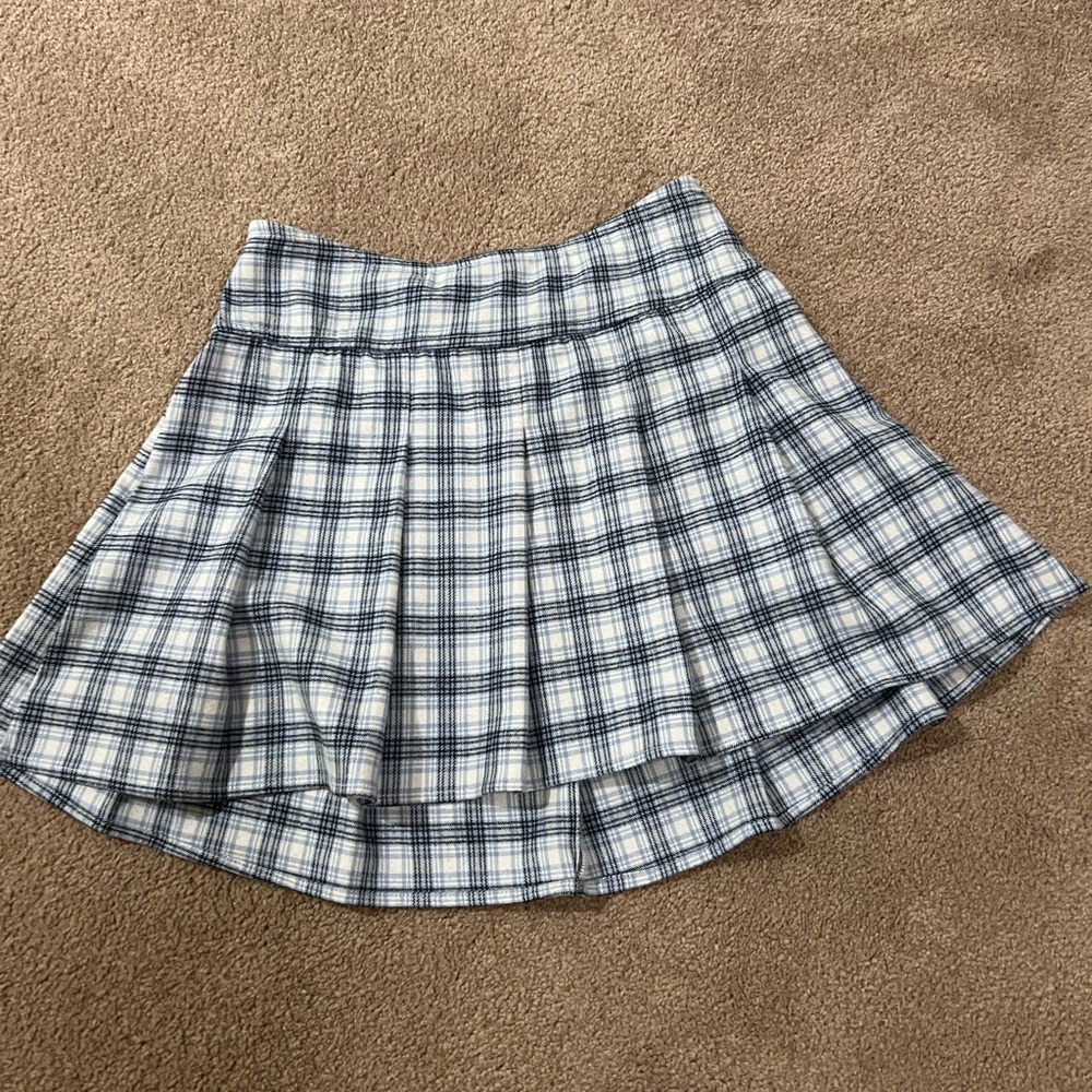 Hollister mini baby blue plaid skirt. worn once and stilll in great condition